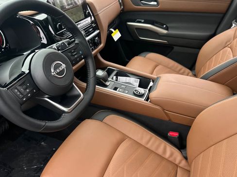 New 2025 Nissan Pathfinder Platinum image 12