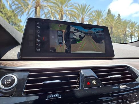 Used 2018 BMW 530e xDrive AWD/4WD image 16