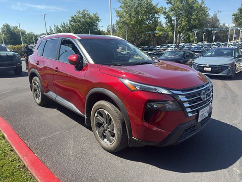Certified 2024 Nissan Rogue SV w/ SV Premium Package AWD/4WD image 3