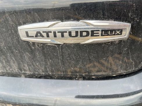 Used 2022 Jeep Compass Latitude w/ Sun and Sound Group AWD/4WD image 7