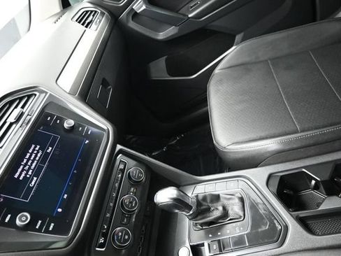 Used 2019 Volkswagen Tiguan SEL FWD image 17