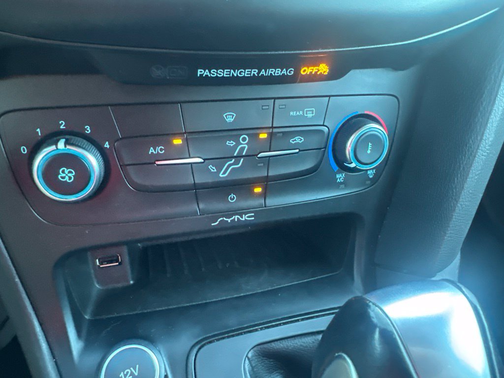 Used 2015 Ford Focus SE FWD image 22