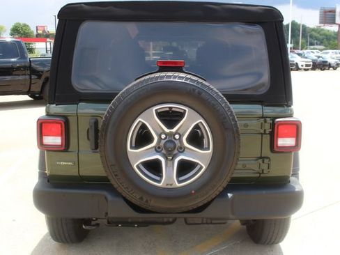 Used 2022 Jeep Wrangler Unlimited Sport AWD/4WD image 5