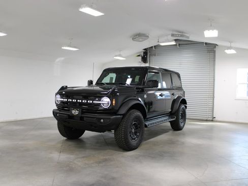 New 2026 Ford Bronco Outer Banks w/ Sasquatch Package AWD/4WD image 3