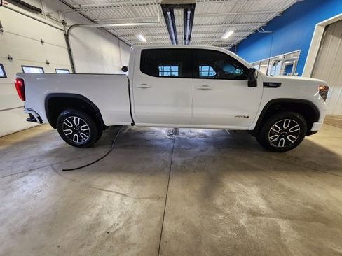 Used 2025 GMC Sierra 1500 AT4 image 5