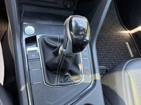 Used 2022 Volkswagen Tiguan SE R-Line FWD image 24