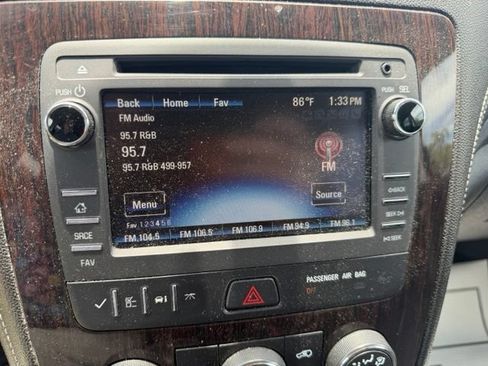 Used 2017 Chevrolet Traverse LT FWD image 23