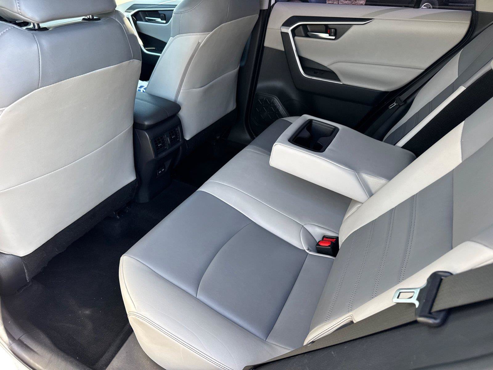 Used 2022 Toyota RAV4 XLE Premium w/ Carpet Mat Package (TMS) AWD/4WD image 20