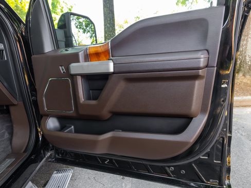 Used 2017 Ford F150 King Ranch w/ Equipment Group 601A Luxury AWD/4WD image 32