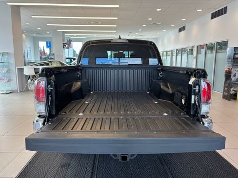 Used 2023 Toyota Tacoma TRD Off-Road AWD/4WD image 9