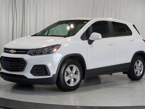 Used 2019 Chevrolet Trax LS w/ Tint and Cruise Package FWD image 5