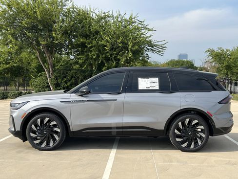 New 2025 Lincoln Nautilus Reserve w/ Jet Appearance Package image 4