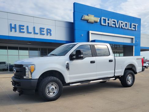 Used 2017 Ford F250 XL w/ Power Equipment Group AWD/4WD image 3
