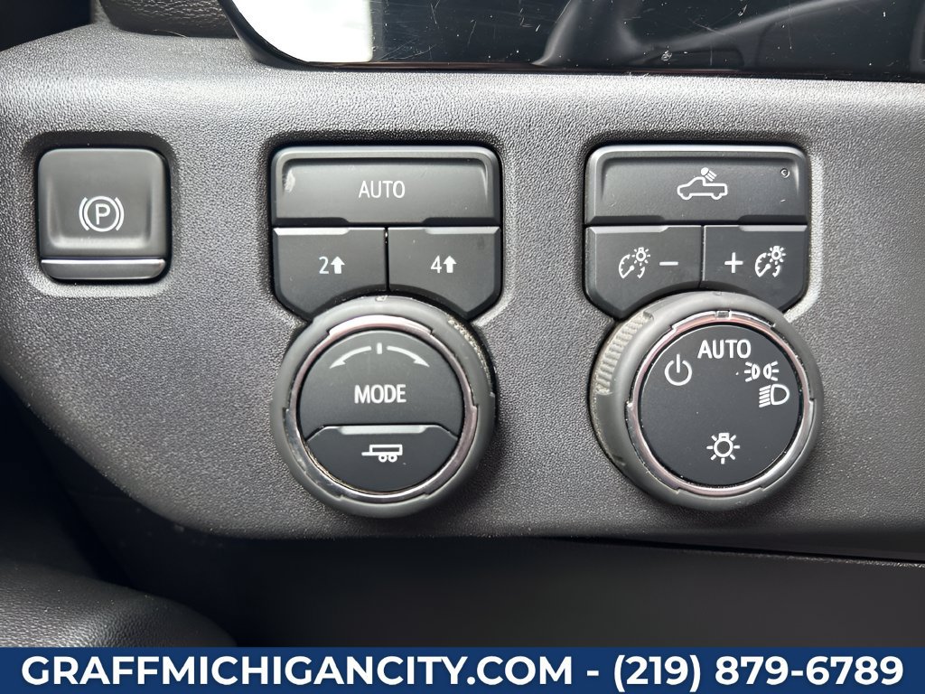 Used 2025 Chevrolet Silverado 1500 LT AWD/4WD image 19