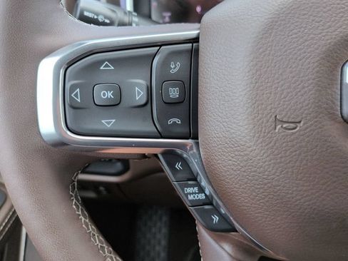 Used 2025 RAM 1500 Laramie AWD/4WD image 26