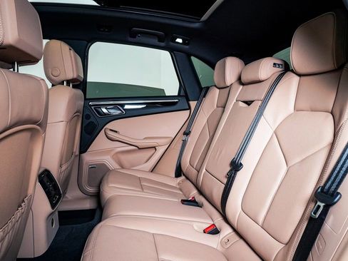 Certified 2025 Porsche Macan image 17