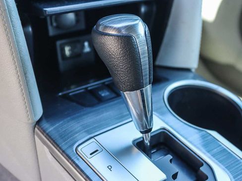 Used 2014 Toyota Camry XLE image 18