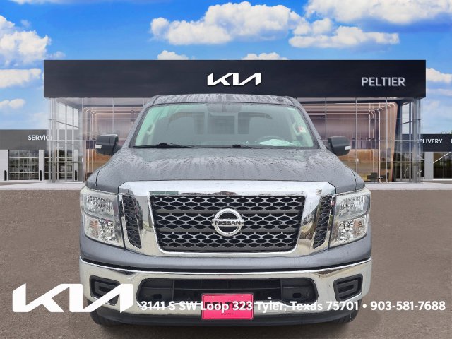 Used 2017 Nissan Titan SV RWD image 2