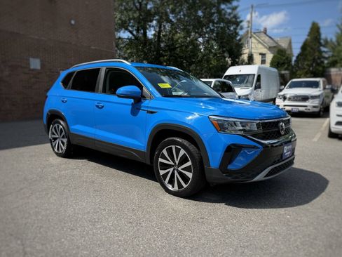 Used 2022 Volkswagen Taos SE AWD/4WD image 3