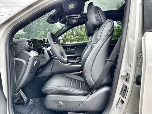 Used 2025 Mercedes-Benz GLC 350e 4MATIC image 3