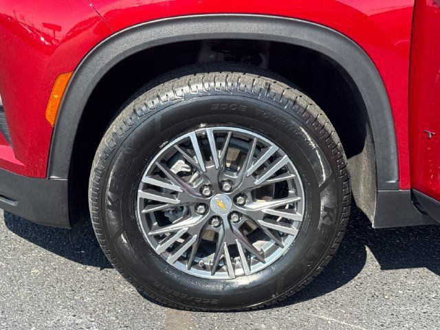 Used 2025 Chevrolet Traverse LT FWD image 28