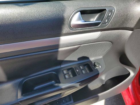 Used 2010 Volkswagen Jetta SE image 17