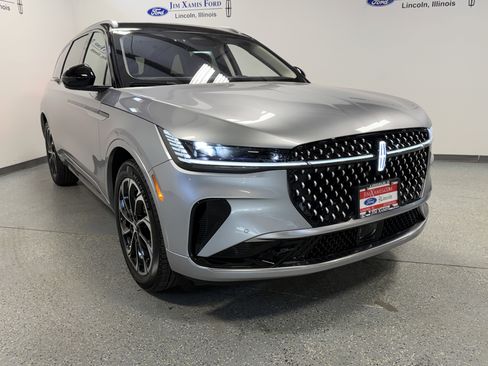 Used 2025 Lincoln Nautilus Reserve image 36