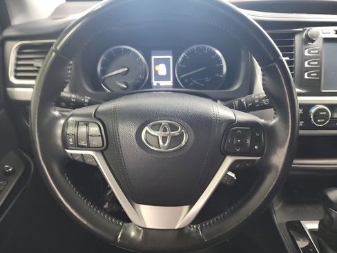 Used 2018 Toyota Highlander XLE AWD/4WD image 30