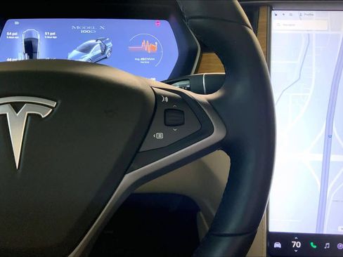 Used 2018 Tesla Model X 75D image 24