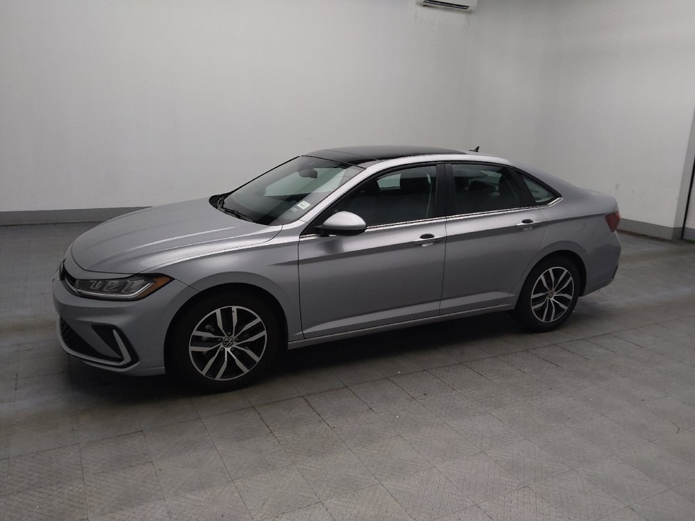 Used 2025 Volkswagen Jetta SE FWD image 2