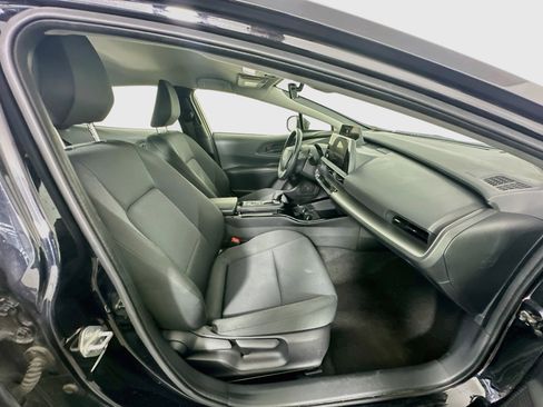 Used 2025 Toyota Prius LE FWD image 31