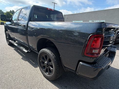 Used 2025 RAM 2500 Big Horn AWD/4WD image 10
