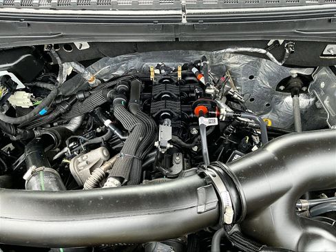 Used 2022 Ford Expedition XLT AWD/4WD image 31