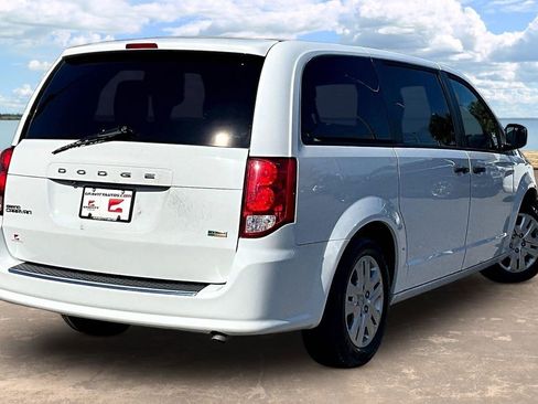 Used 2020 Dodge Grand Caravan SE FWD image 6