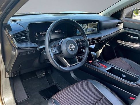 Used 2025 Nissan Kicks SR FWD image 16