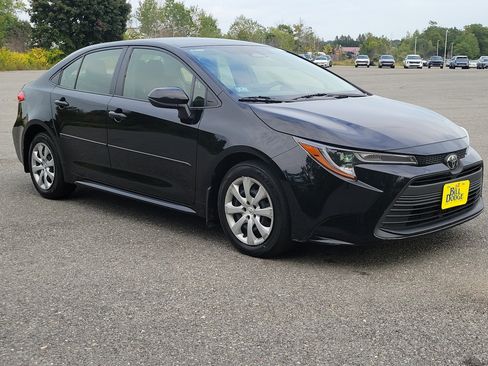 Used 2023 Toyota Corolla LE FWD image 3