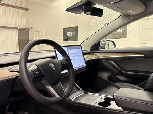 Used 2023 Tesla Model 3 Standard Range image 6