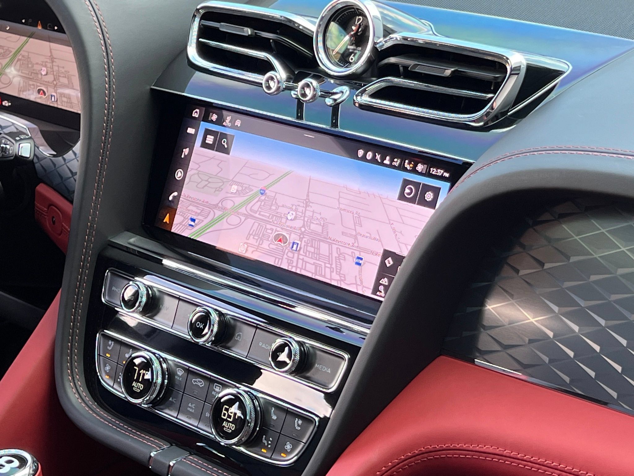 Certified 2024 Bentley Bentayga AWD/4WD image 42