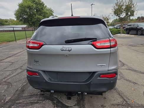 Used 2017 Jeep Cherokee Latitude w/ Safety/Convenience Group AWD/4WD image 8