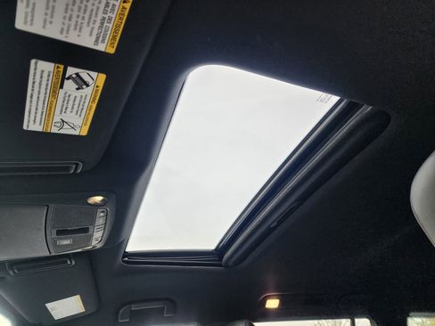 Used 2022 Nissan Armada SL w/ Midnight Edition Package image 28