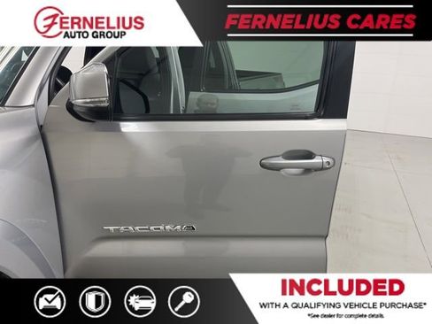 Used 2017 Toyota Tacoma TRD Sport image 14