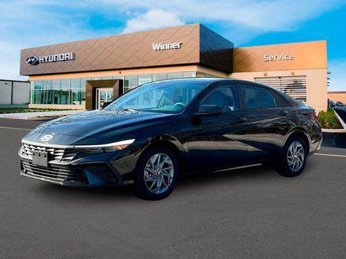 New 2025 Hyundai Elantra Hybrid FWD image 2
