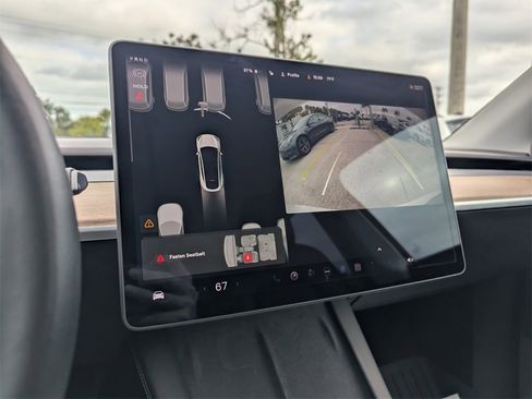 Used 2021 Tesla Model Y Long Range image 31