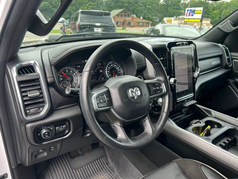 Used 2024 RAM 1500 Laramie AWD/4WD image 17