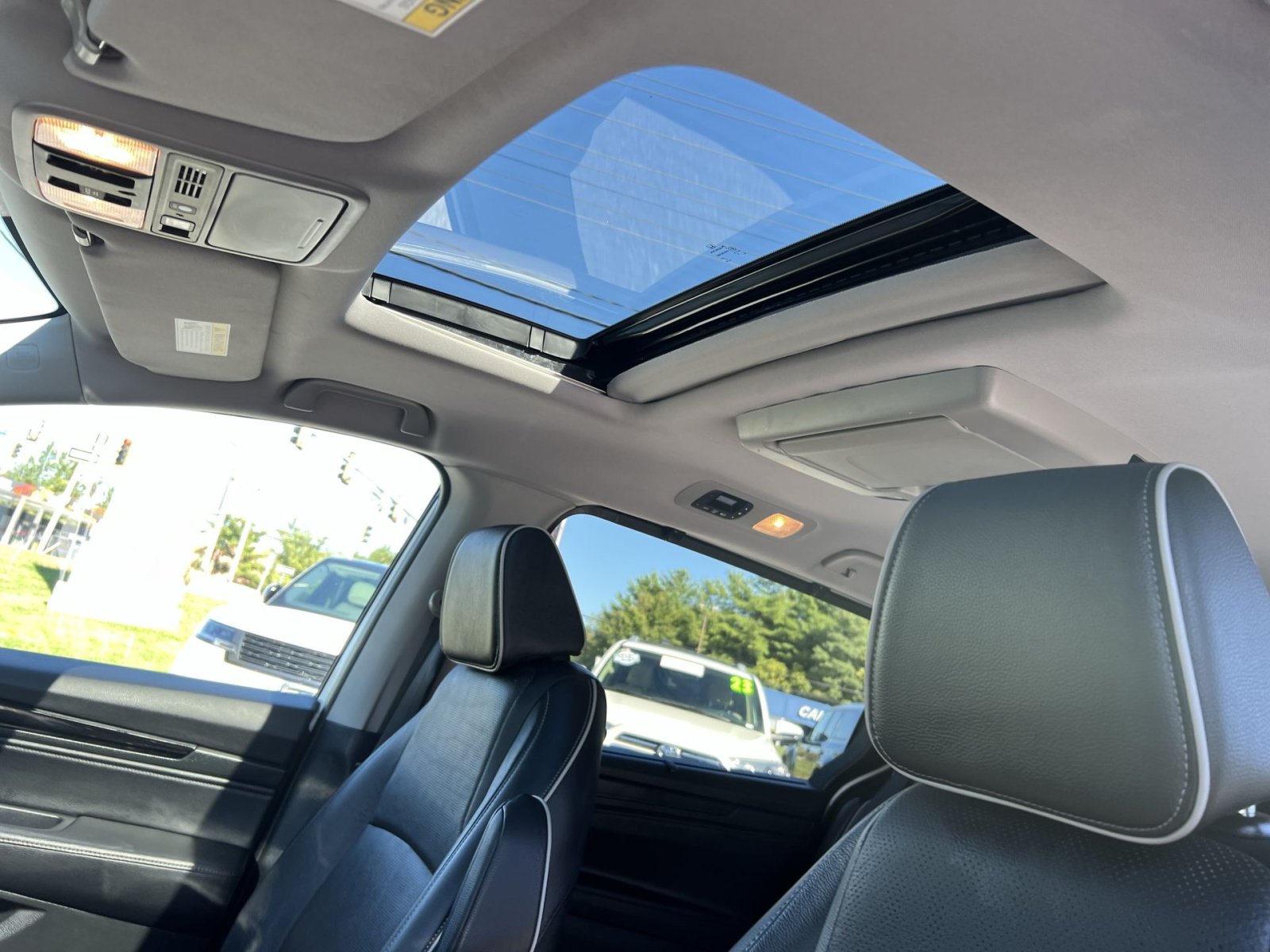 Used 2023 Honda Odyssey Elite image 24