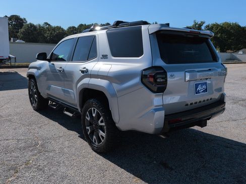 Used 2025 Toyota 4Runner TRD Sport AWD/4WD image 5