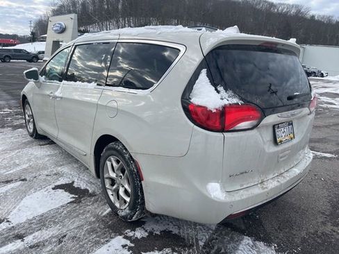 Used 2017 Chrysler Pacifica Limited image 8