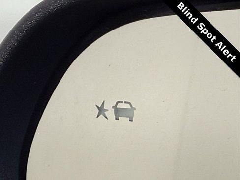 Used 2025 Chevrolet Traverse LT image 24