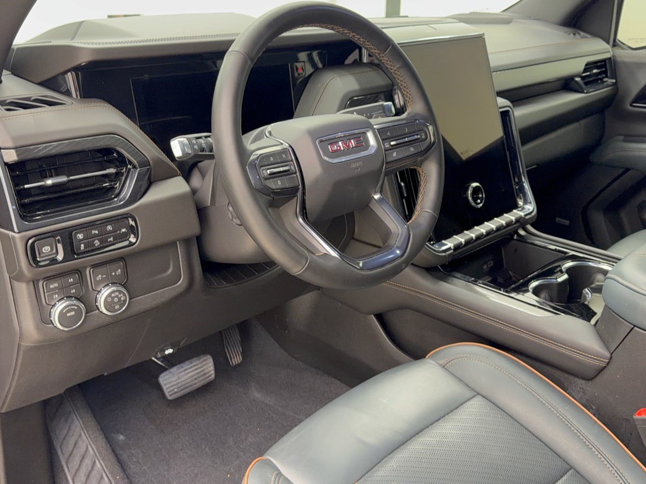 Used 2026 GMC Yukon AT4 AWD/4WD image 4
