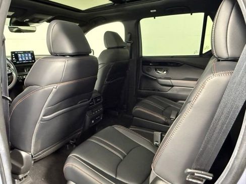 Used 2025 Honda Pilot TrailSport image 40